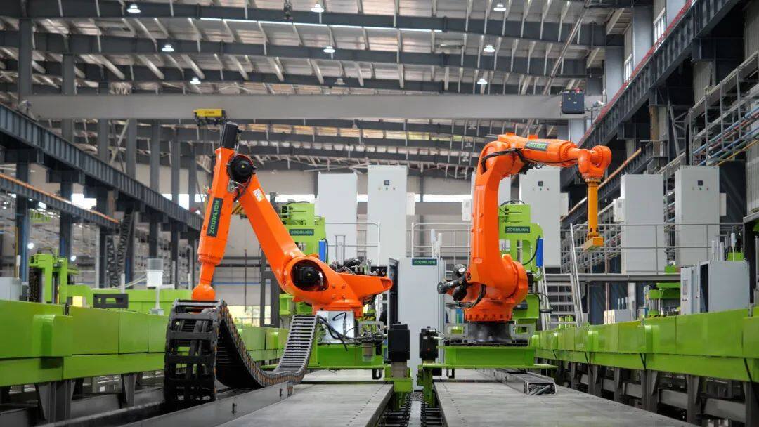 中聯(lián)重科獲評智能制造示范工廠與優(yōu)秀場景，工業(yè)機(jī)器人引領(lǐng)轉(zhuǎn)型升級