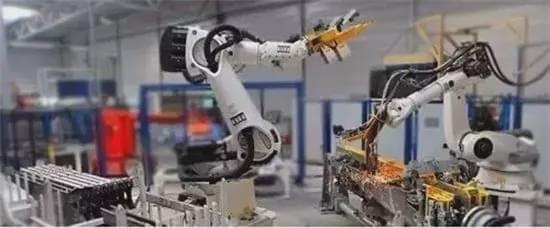 未來工業機器人的兩大演進方向 智能化協作與柔性自適應